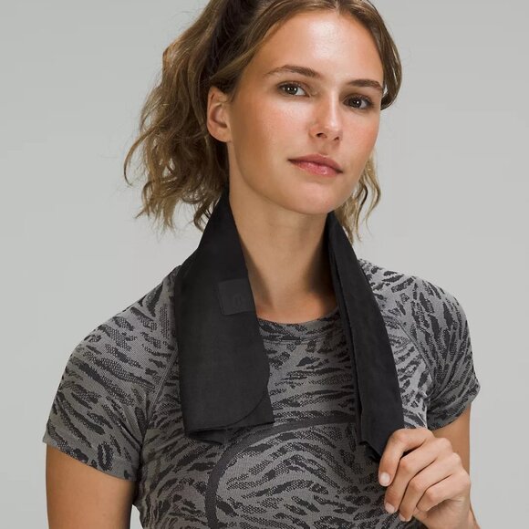 LULULEMON "THE SMALL TOWEL" - Picture 2 of 8